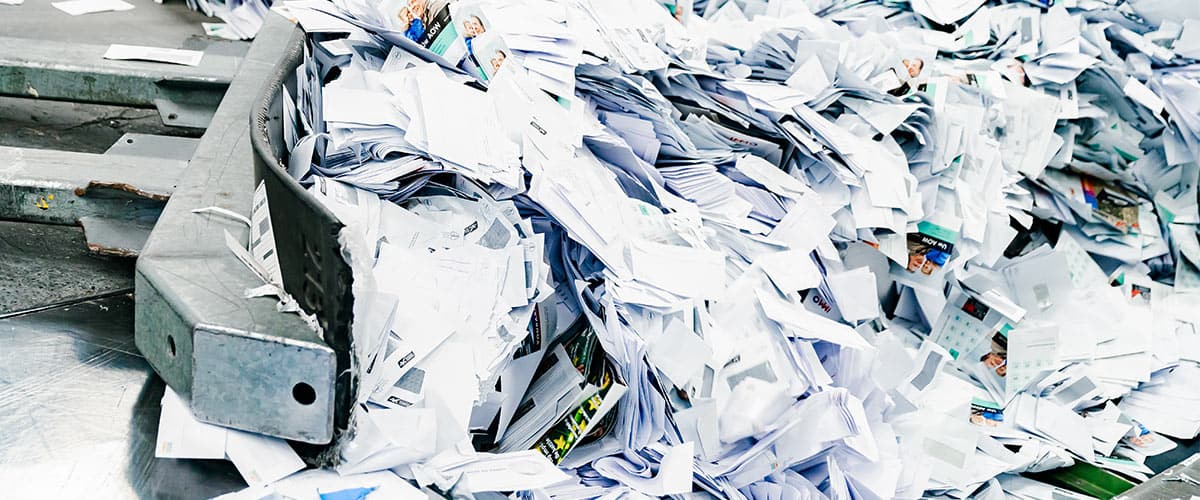 Hero image vertrouwelijk-papier-schuiven-voor-papiervernietiging