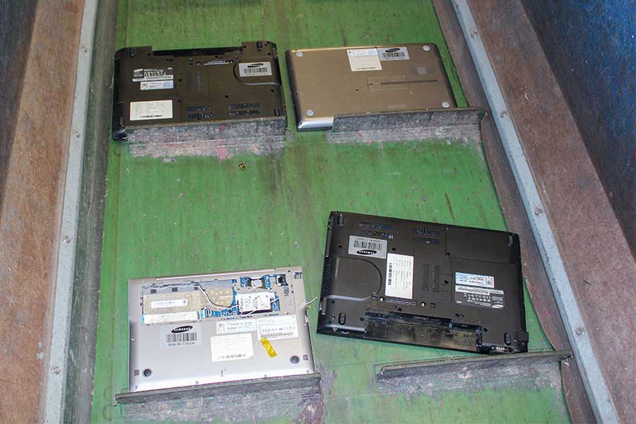 laptops-vernietigen-in-shredder