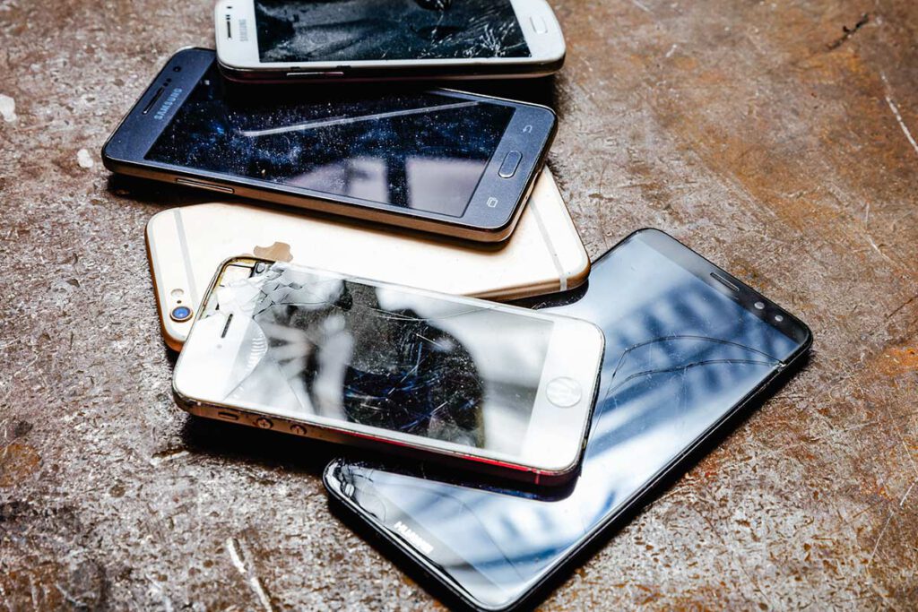 Oude telefoon of iPhone inleveren voor geld (of toch vernietigen