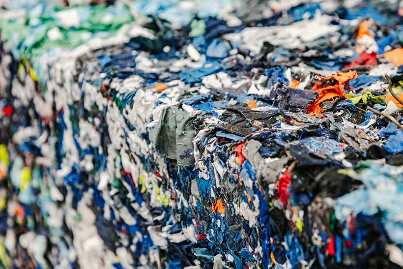 vernietigde-kleding-gebaald-voor-recycling