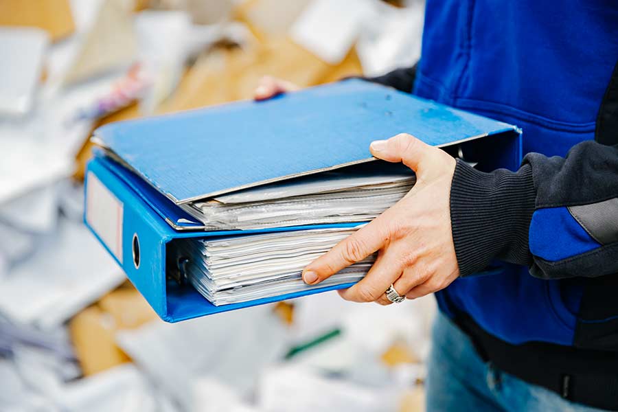 ordners-met-administratie-voor-papiervernietiging