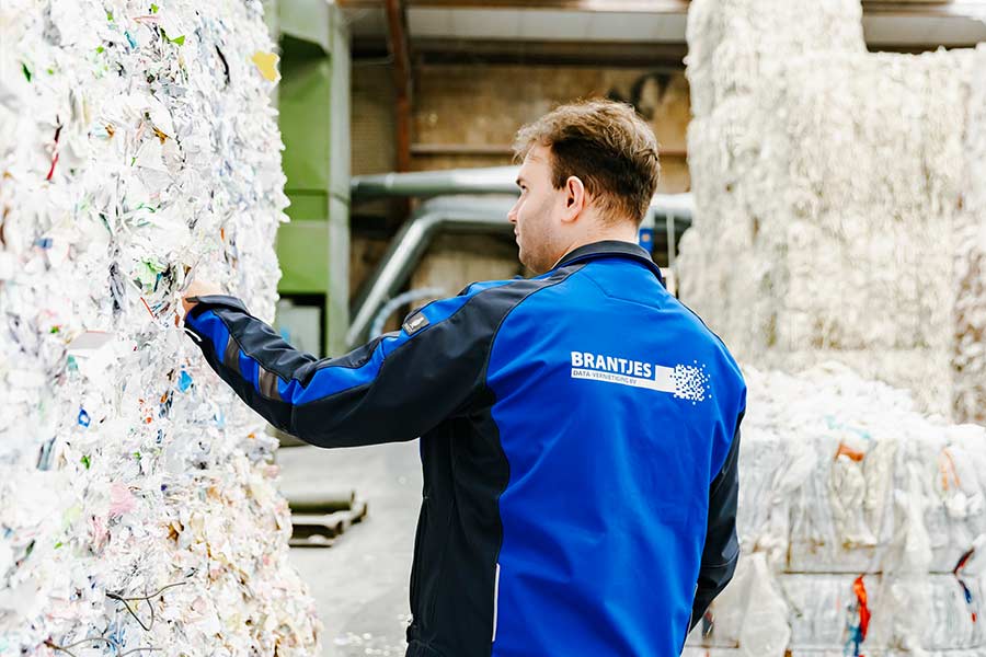 controleren-balen-wit-kleurschrijf-archiefpapier