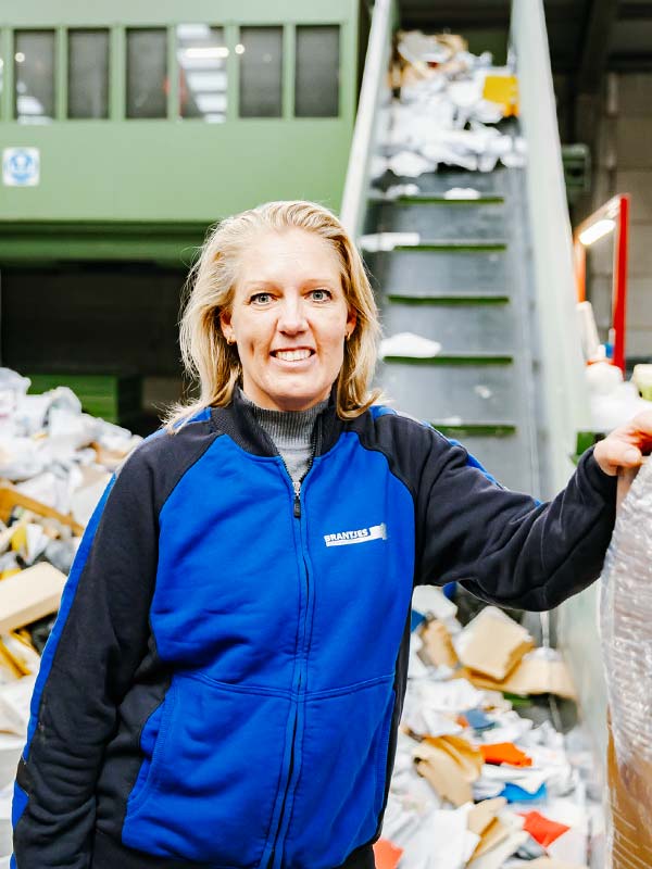 tamara-en-vertrouwelijk-materiaal-gereed-voor-vernietiging